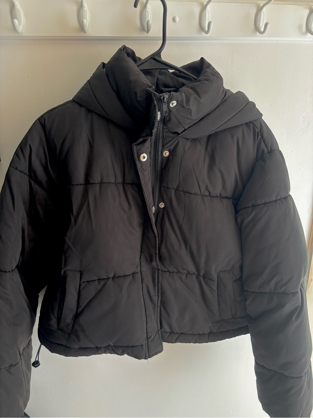 Black Cropped Puffer Jacket with Hood